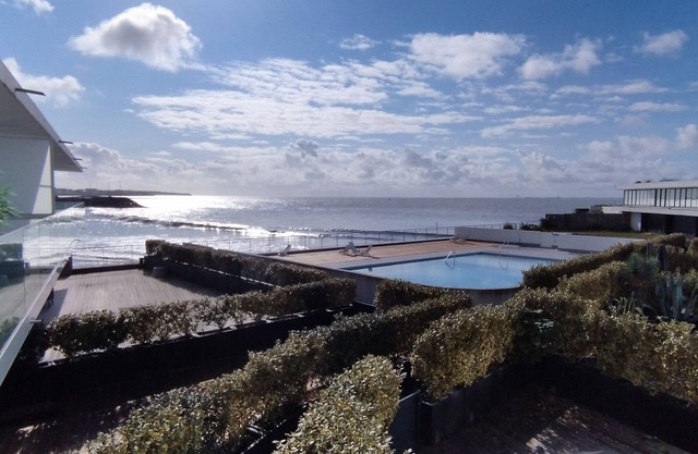 Apt 4 pers, sea view, swimming pool, walking distance to town center