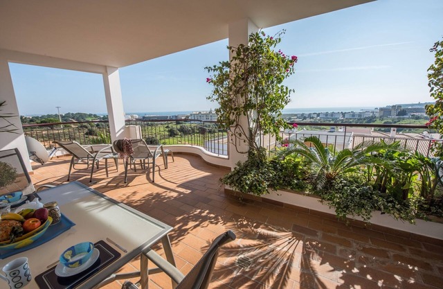 Apt. Bombordo, with pool and amazing sea views