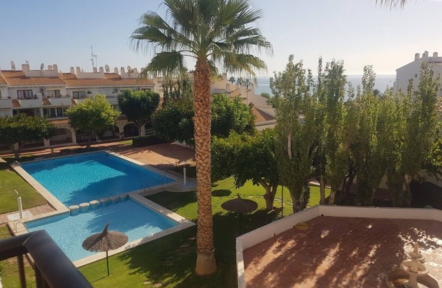 Apt in lush gardens, large pool, steps from the sea, stroll to Campello beach