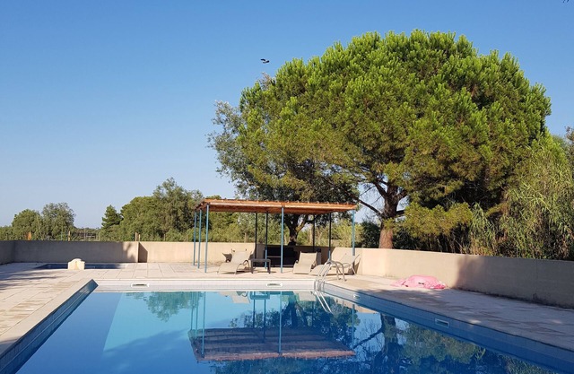 Apt near Aigues-Mortes air-conditioned and sea with pool