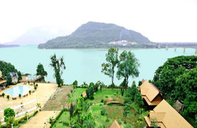 Arawan Riverside Hotel