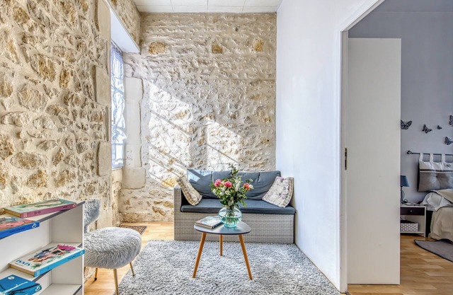 Arc-en-Ciel House in Lesparre-Médoc – 3 Bedrooms, Private Courtyard & Barbecue