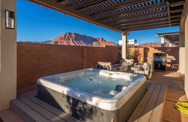 Arcadia 61 | Private Hot Tub * Fire Pit * Sleeps 19