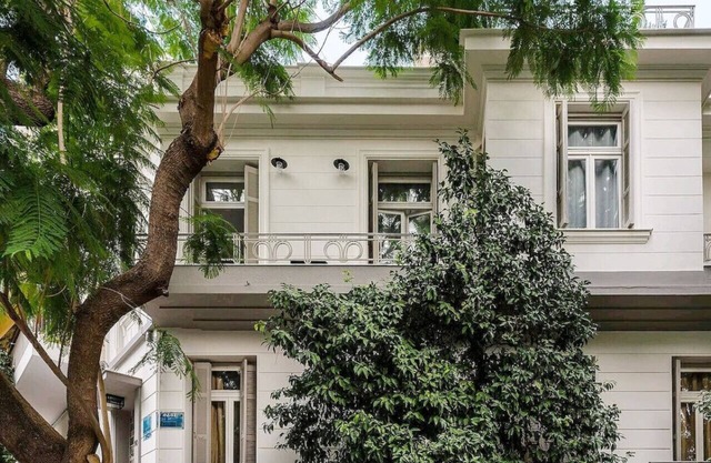 Architect's Acropolis Townhouse Oasis