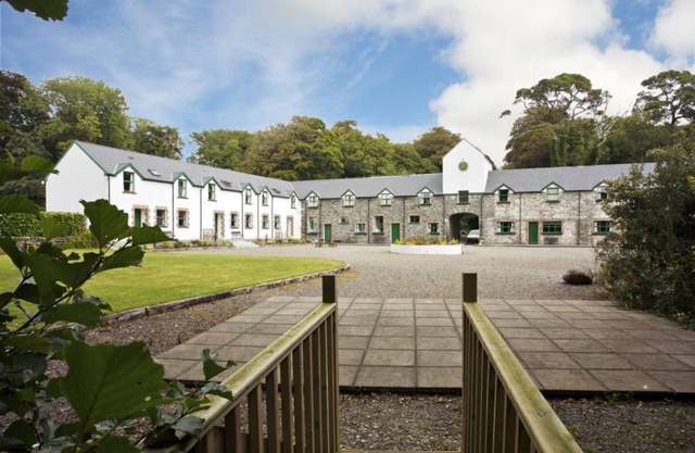 Ardnagashel Est No 2 - a two story that sleeps 4 guests in 2 bedrooms