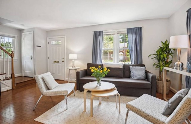 Arlington Colonial Retreat Home: 15-min to Washington DC