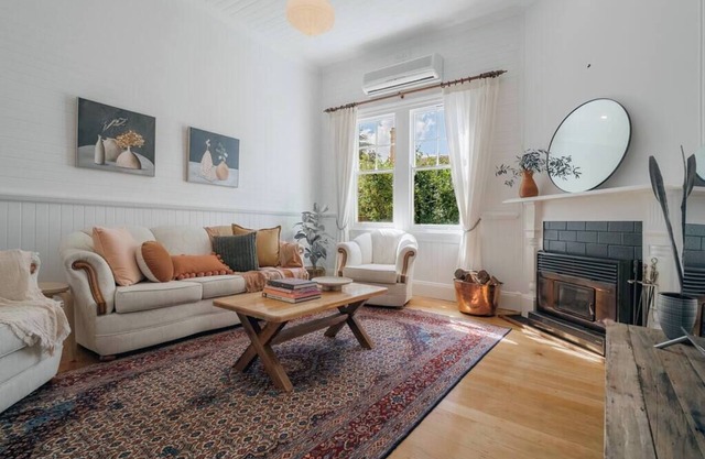 Armidale's Quinn's Cottage - City Centre
