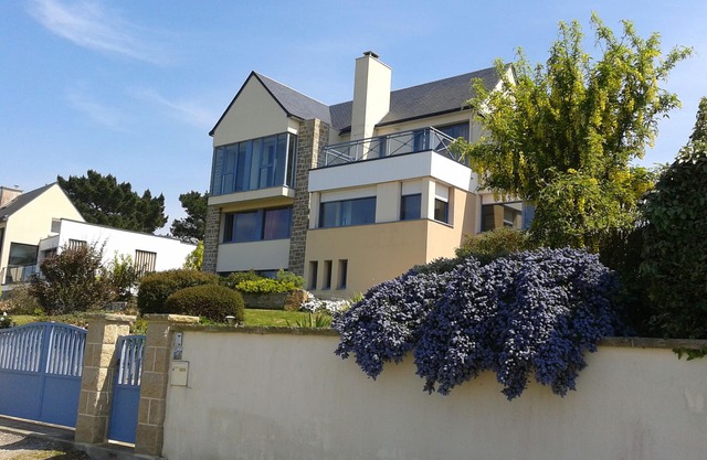 Arquitect´s villa with guest house, covered pool with heating