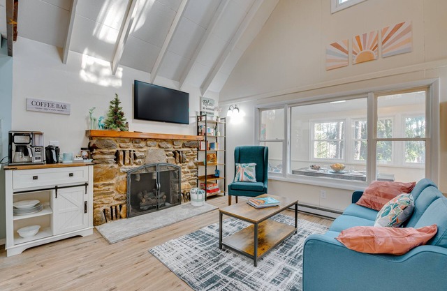 Arrowhead Lake Access: Cabin w/Resort Amenities