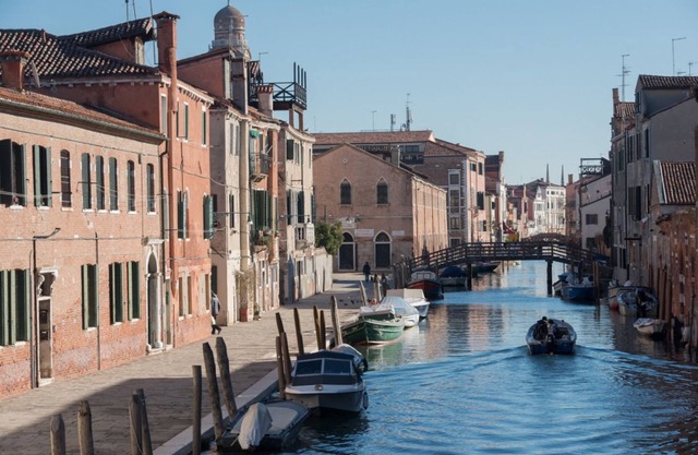 Art Painting canal view apartment