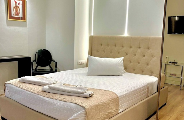 Artemis Apartment, Olympian Zeus Apartments