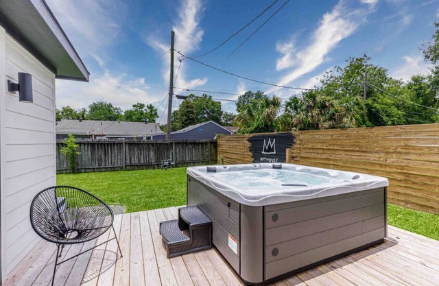 Arthouse · Arthouse, Modern Luxury Getaway w/Hot Tub near DT
