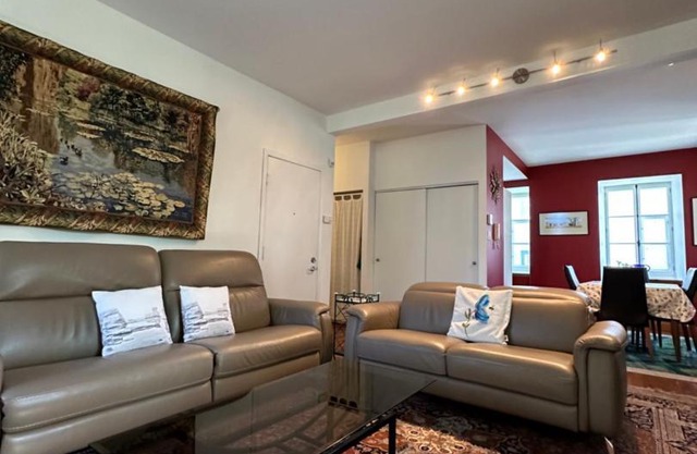 Artillery view Condo (free parking)