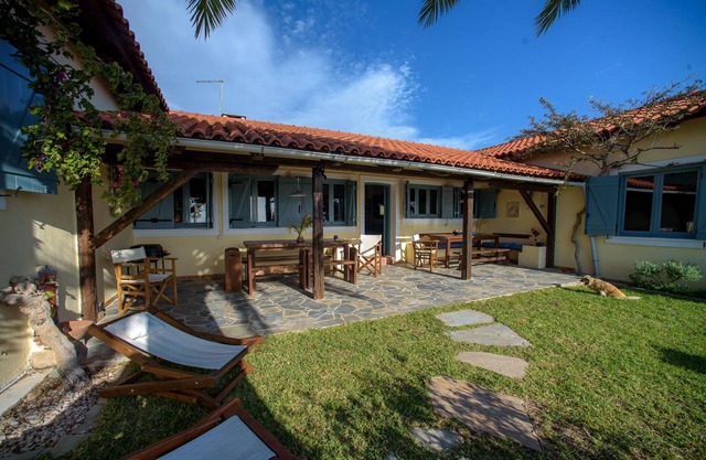 Artist's Retreat: Beautiful Tranquil Villa With Spectacular Sea Views