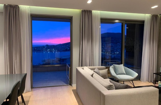 ArtNest Luxury Hotel & Suites