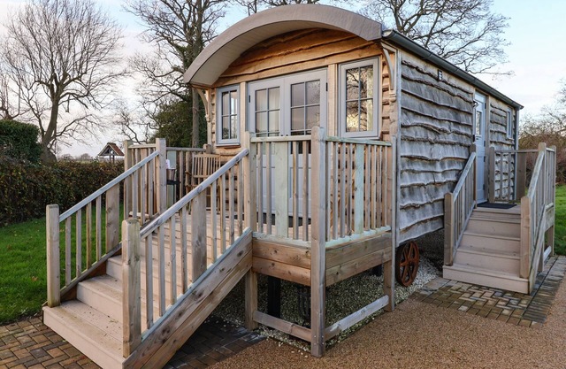ARTS AND CRAFTS, romantic, with a garden in Tadcaster