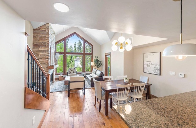 Aspen Grove Lodge 2 Bedroom Condo (Sleeps 8) - Expansive 2 BR Condo with Fireplace and Patio