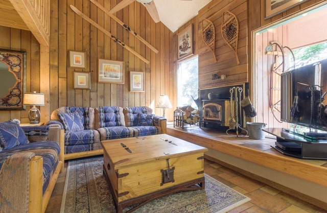 Aspens 5B-Cozy Condo right across from Giant Steps