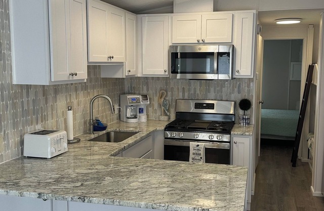 Assateague Pointe. Just renovated 2 Br 2 Bath. Sleeps 6 + 2 Kids.