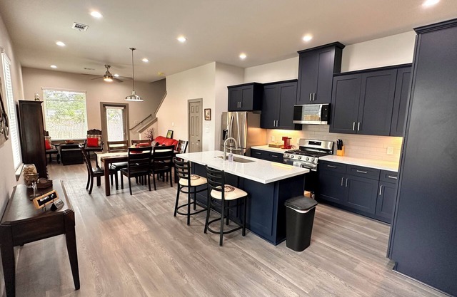 Astonishing Cozy Pet Friendly - City Center, Memorial, Energy Corridor with Yard