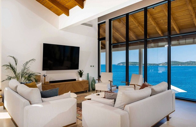 Astoundingly Beautiful Croatian Villa | 4 Bedrooms | Private Pool & Stunning.