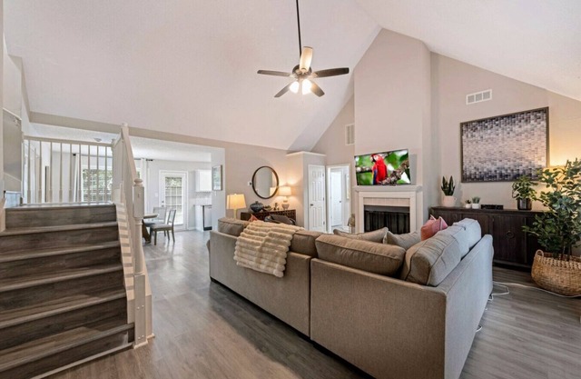 ATH - 4BR - Riverdale - Newly Decorated (sandy)