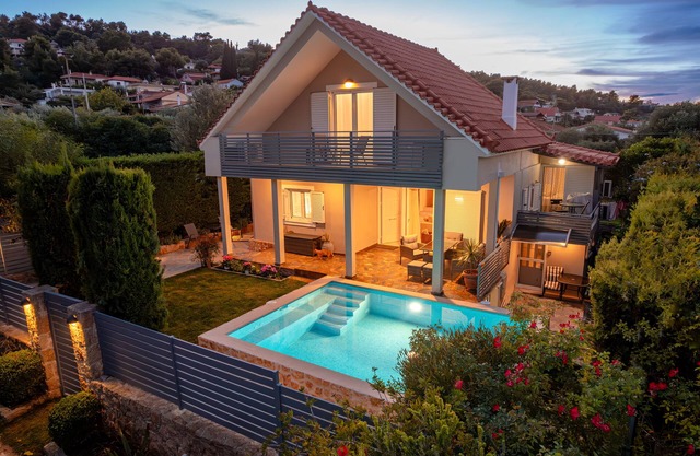 Athina Sea Villa Close To Atthens