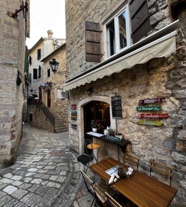 Athos Guesthouse