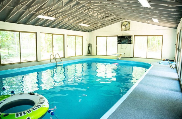 "Atlanta Getway, Indoor Pool Retreat near Falcons, UGA & Shaky Knees"