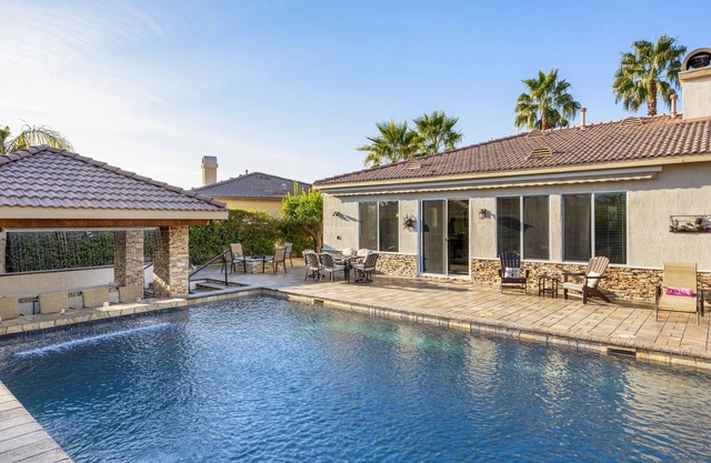 Atlantis Of The Desert - 3 Bed + Den or 4th 2 Bath - Resort Pool ~ Swim-Up Bar!
