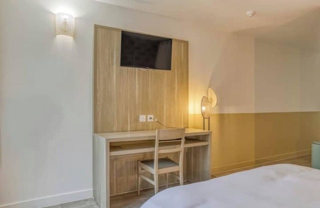Atlas 110 - Large Studio Separate Living Room 35m², Paris