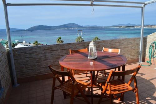 Attico fronte mare con wifi e canali satellitari