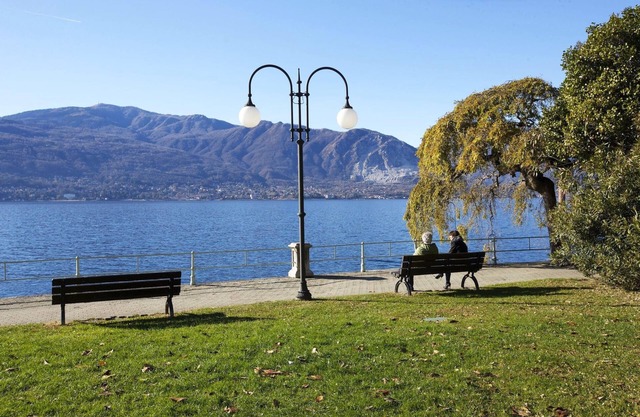 Attractive apartment in a palazzo from the 17th century. Right on the lake promenade
