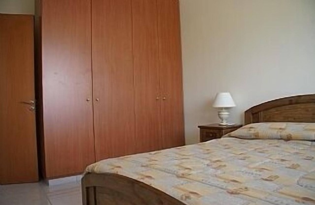 * Attractive Spacious PENTHOUSE 2-bed Apt,Very Large Pool,LIFT,Sea View