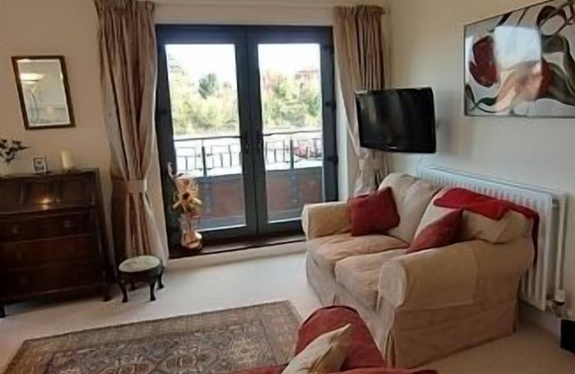 Attractive Waterside Apartment