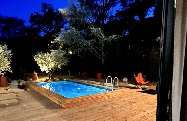 Atypical furnished villa in nimes for 1 couple