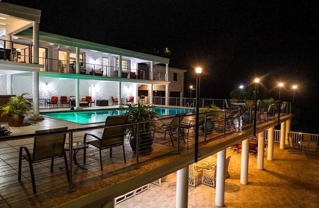 Aubrey Villa Sleeps 12 w/Pool and Centrally Located