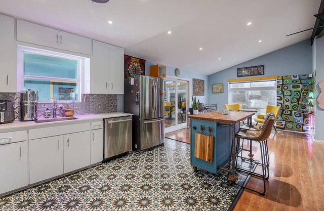 Austin Art House- Pet Friendly w/Hot Tub! Close-2-DT!