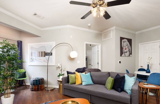 ♫ Austin Condo Downtown w/ Pool
