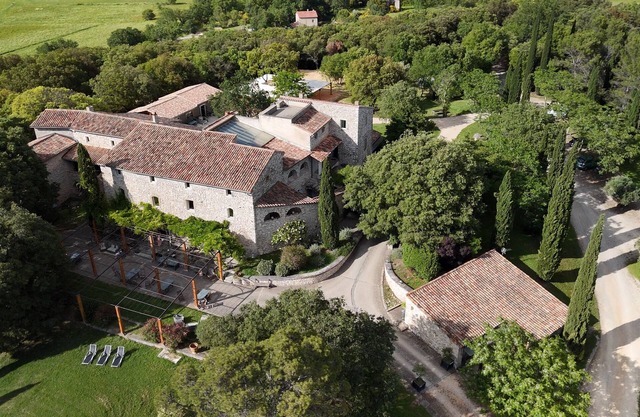 Authentic Cévennes farmhouse! Comfort and conviviality for large groups. 20-25 people