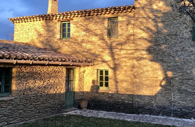 Authentic Provencal farmhouse at the foot of Mont Ventoux