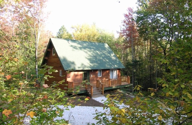 Autumn Escape - Chalet Retreat in the Heart of the Mountains. Dog friendly!