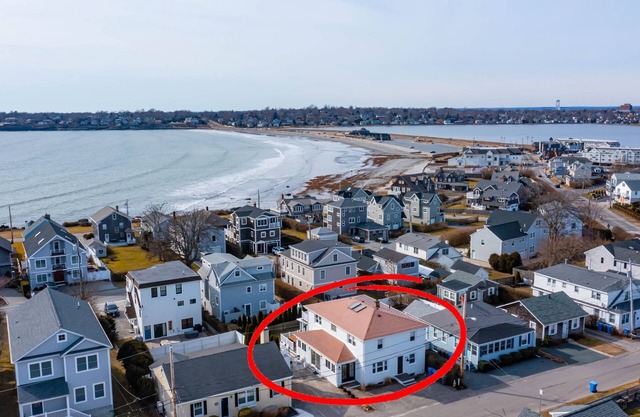 AUTUMN ESCAPE: "Middletown Beachside Charm, Newport Adventures"