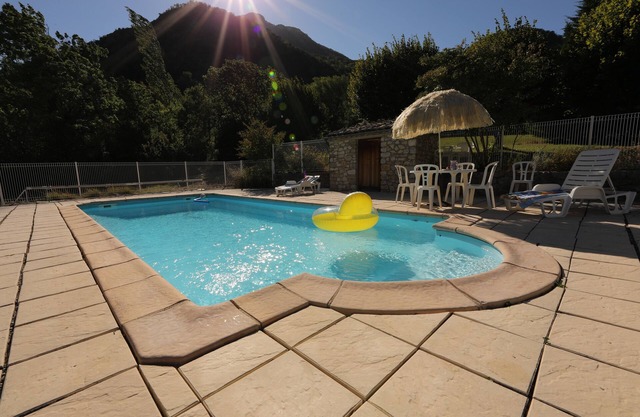Aux tilleuls de la Baume: quiet renovated farmhouse in the Baronnies Provençales