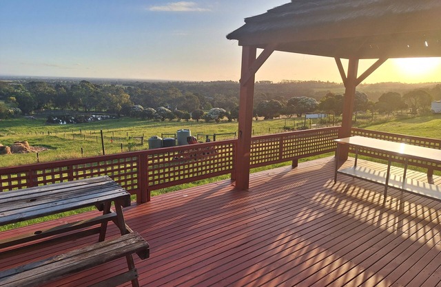 Auyea Farm 3 BR Entire House with Table Tennis - 7 Minutes to Gumbuya World!