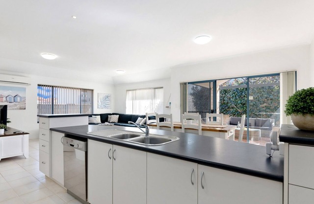 Avalon Beach Escape ~ Family Favourite with Wifi