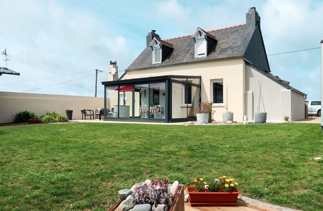 Avel Dro by Interhome