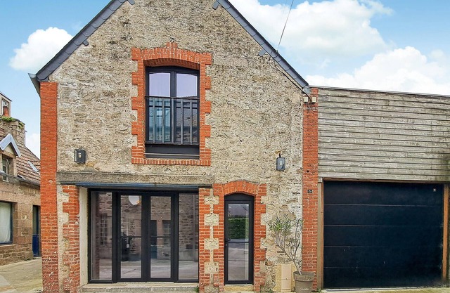 Awesome home in Saint-Vaast-la-Hougue