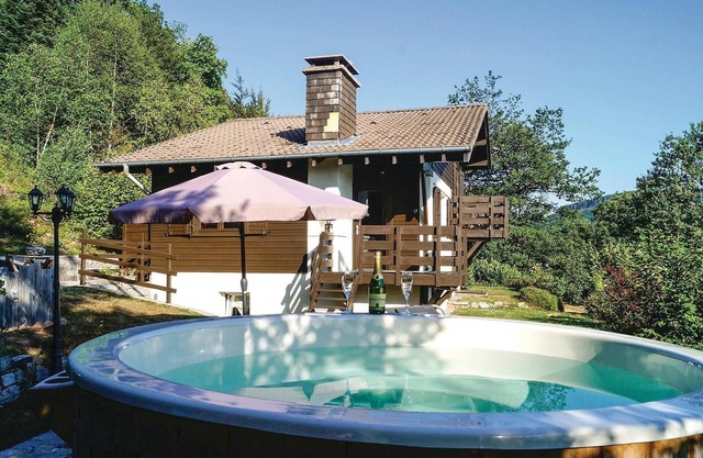 Awesome home in Basse-sur-le-Rupt