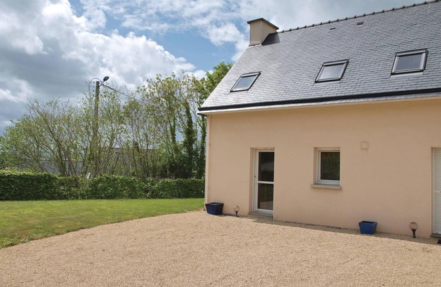 Awesome home in Plestin les Greves